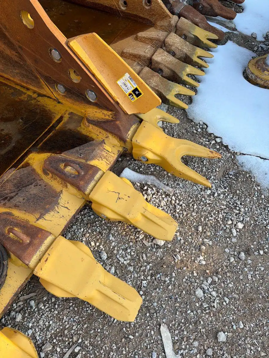 CAT "DB" 54" HD BUCKET               MQ image 12