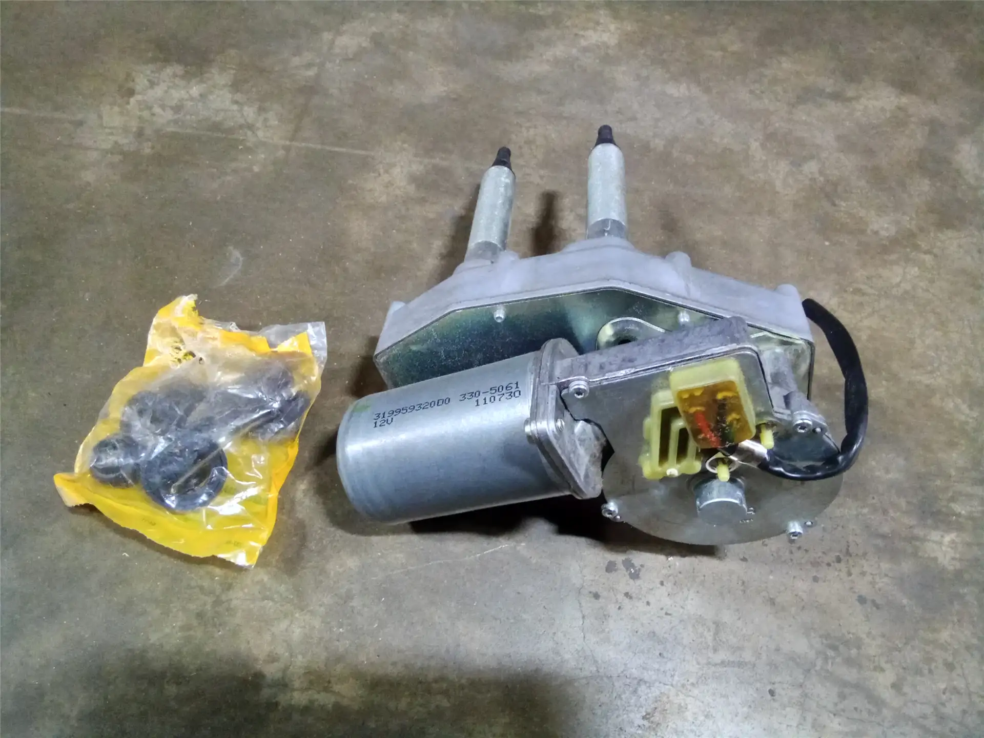 NEW WIPER MOTOR image