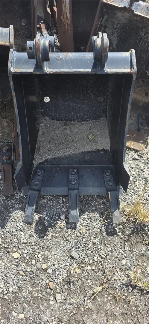 NEW 18INCH BUCKET image