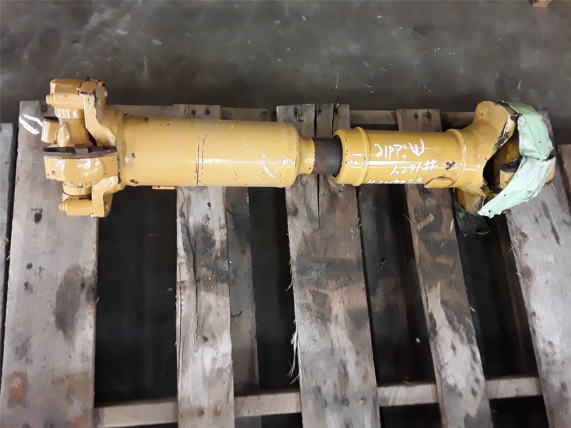 USED CENTER SHAFT image