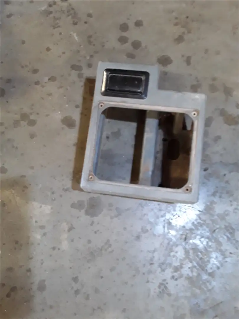 USED HOUSING image