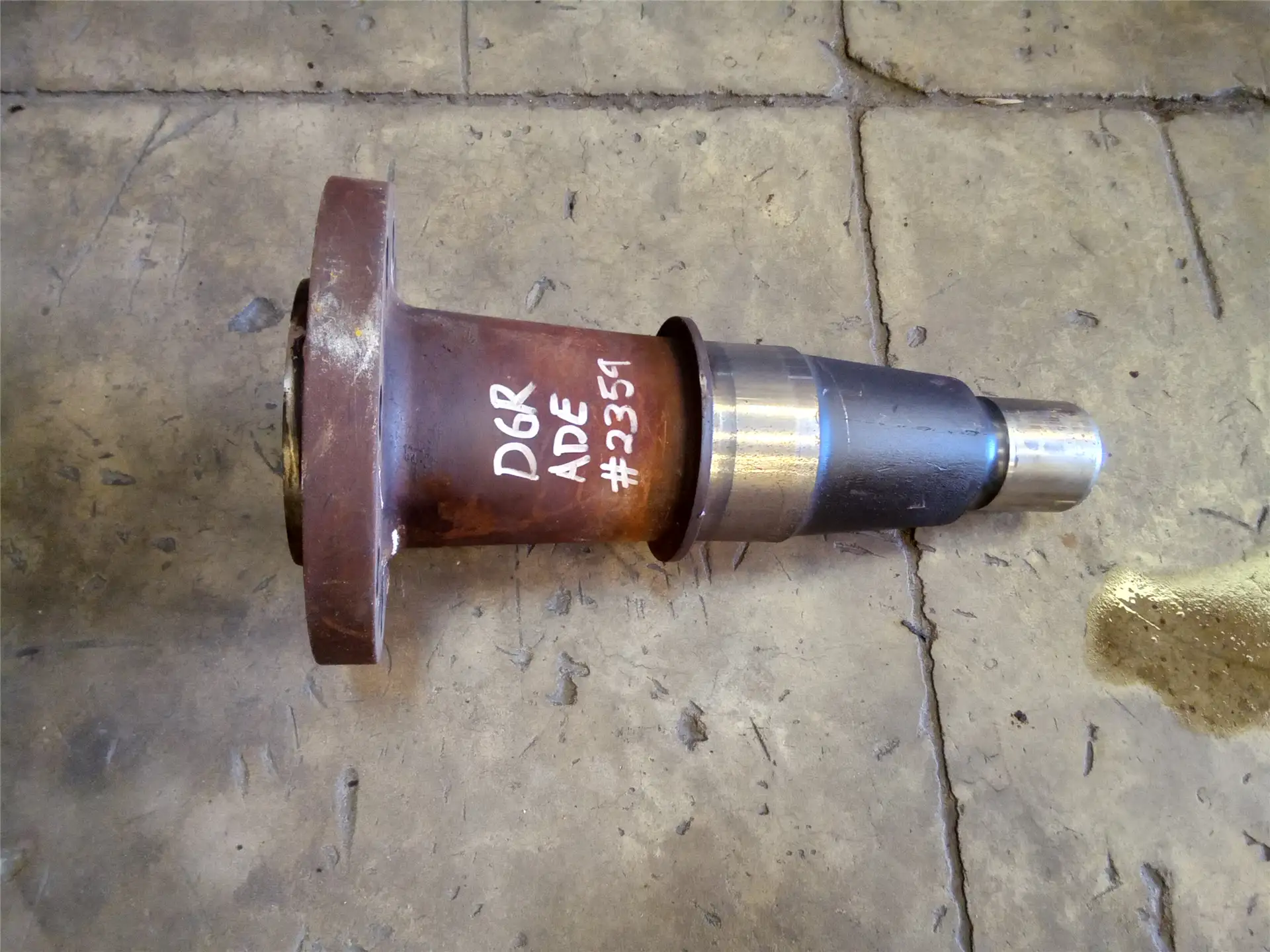 USED PIVOT SHAFT image