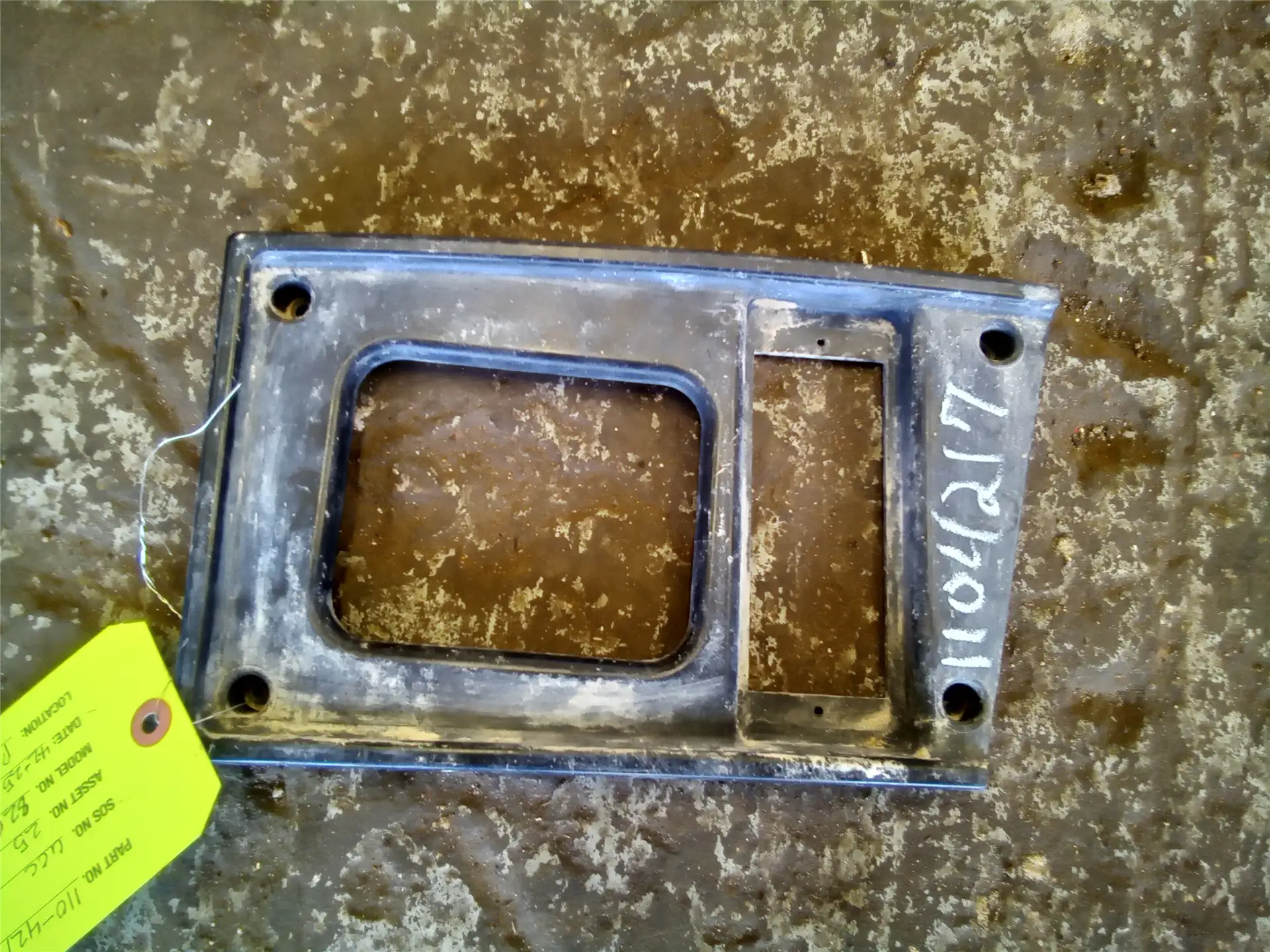 USED LH BEZEL image