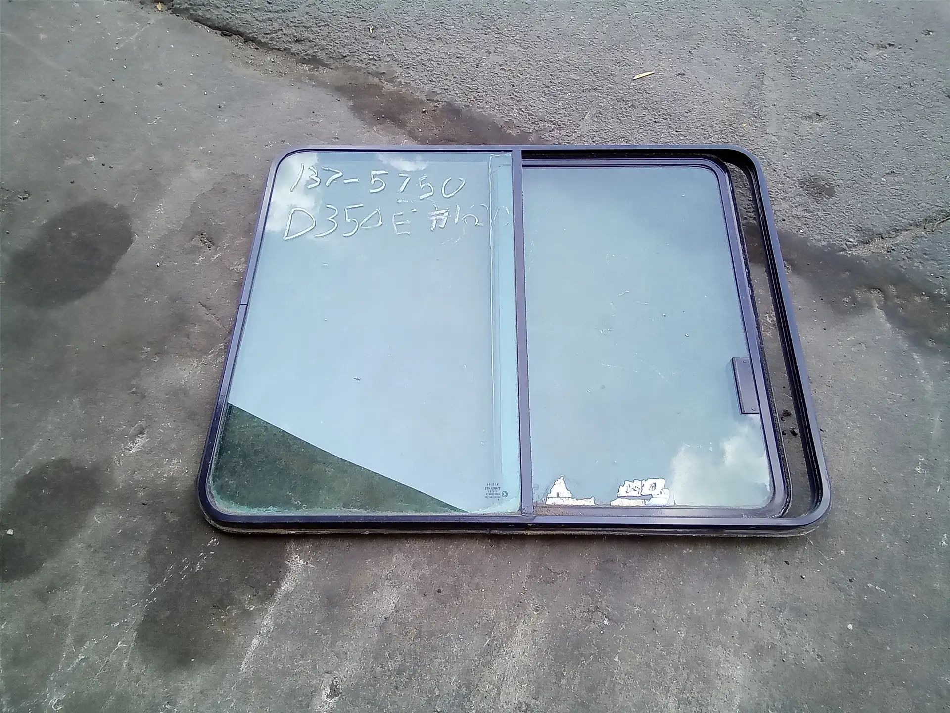 USED LH WINDOW image