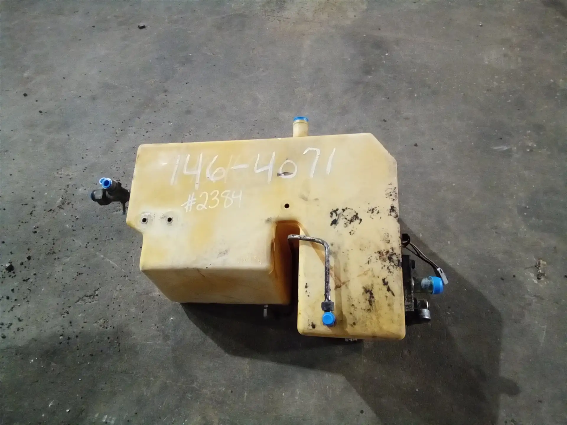 USED HYD TANK image