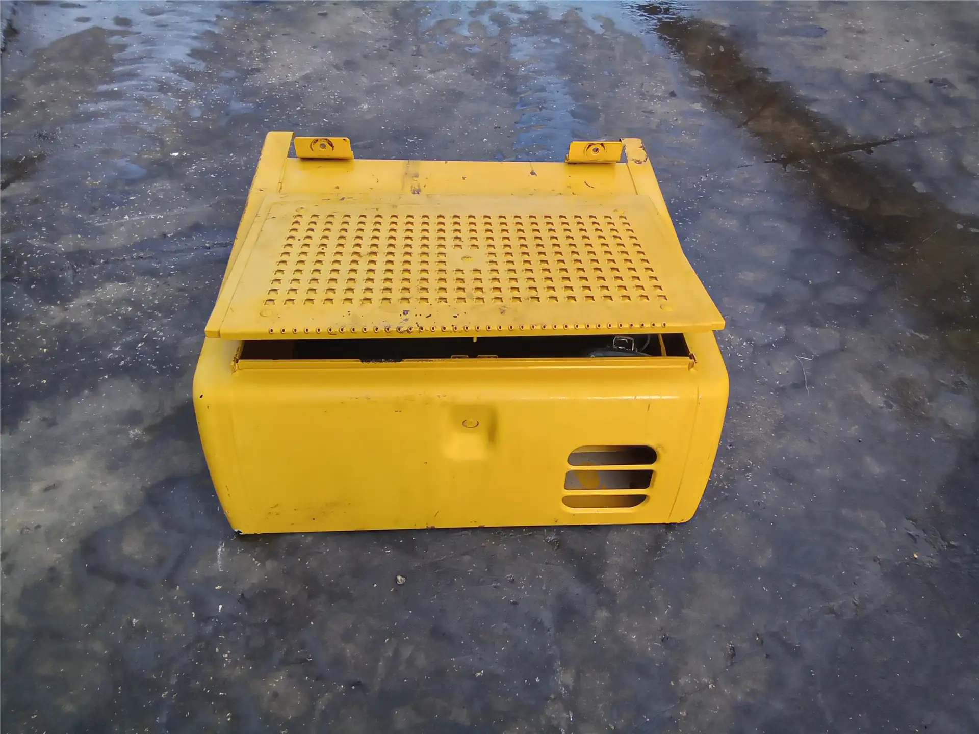 USED STORAGE BOX image