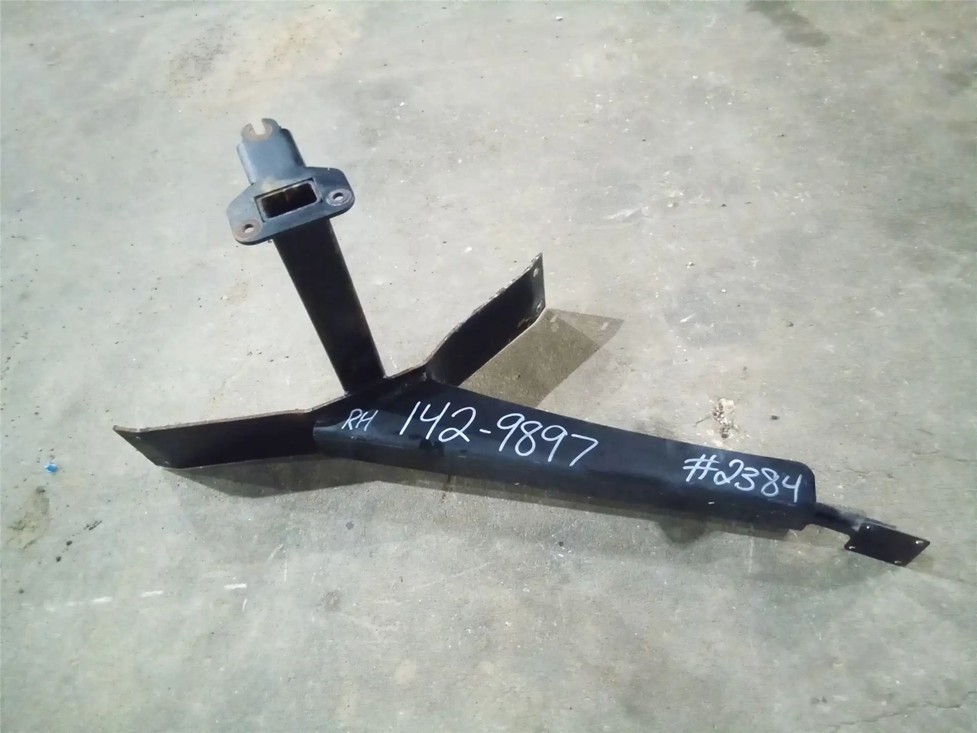 USED RH BRACKET image