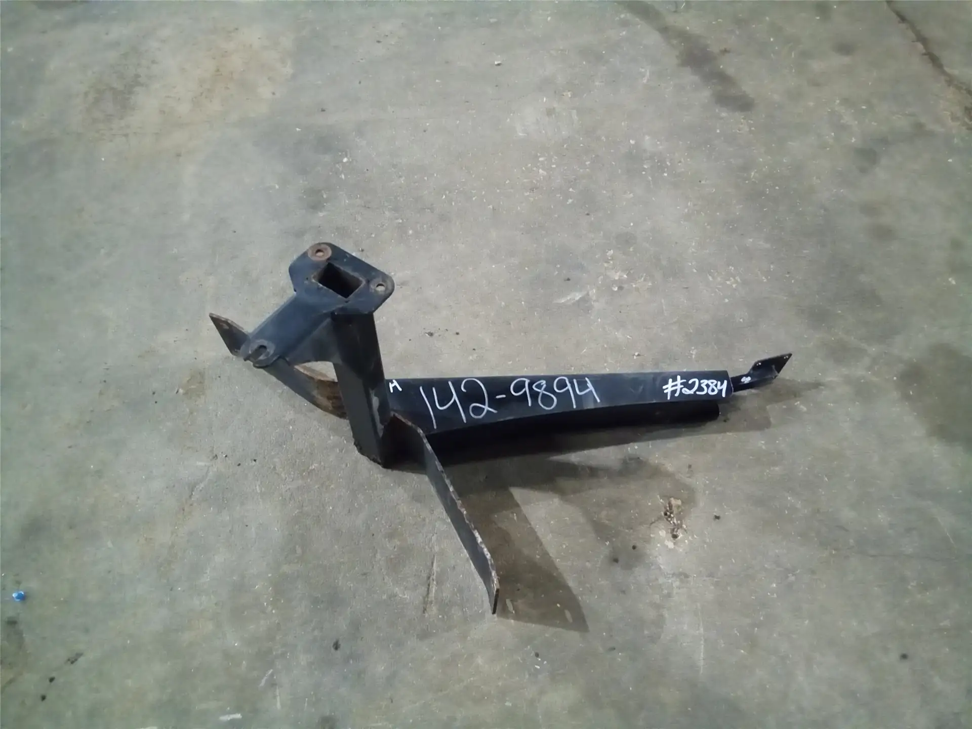USED LH BRACKET image