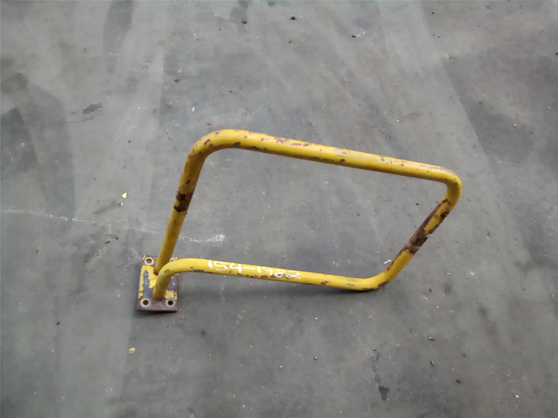 USED LH BRACKET AS image