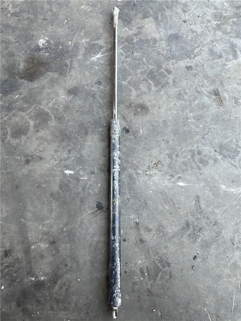USED SHOCK AS image
