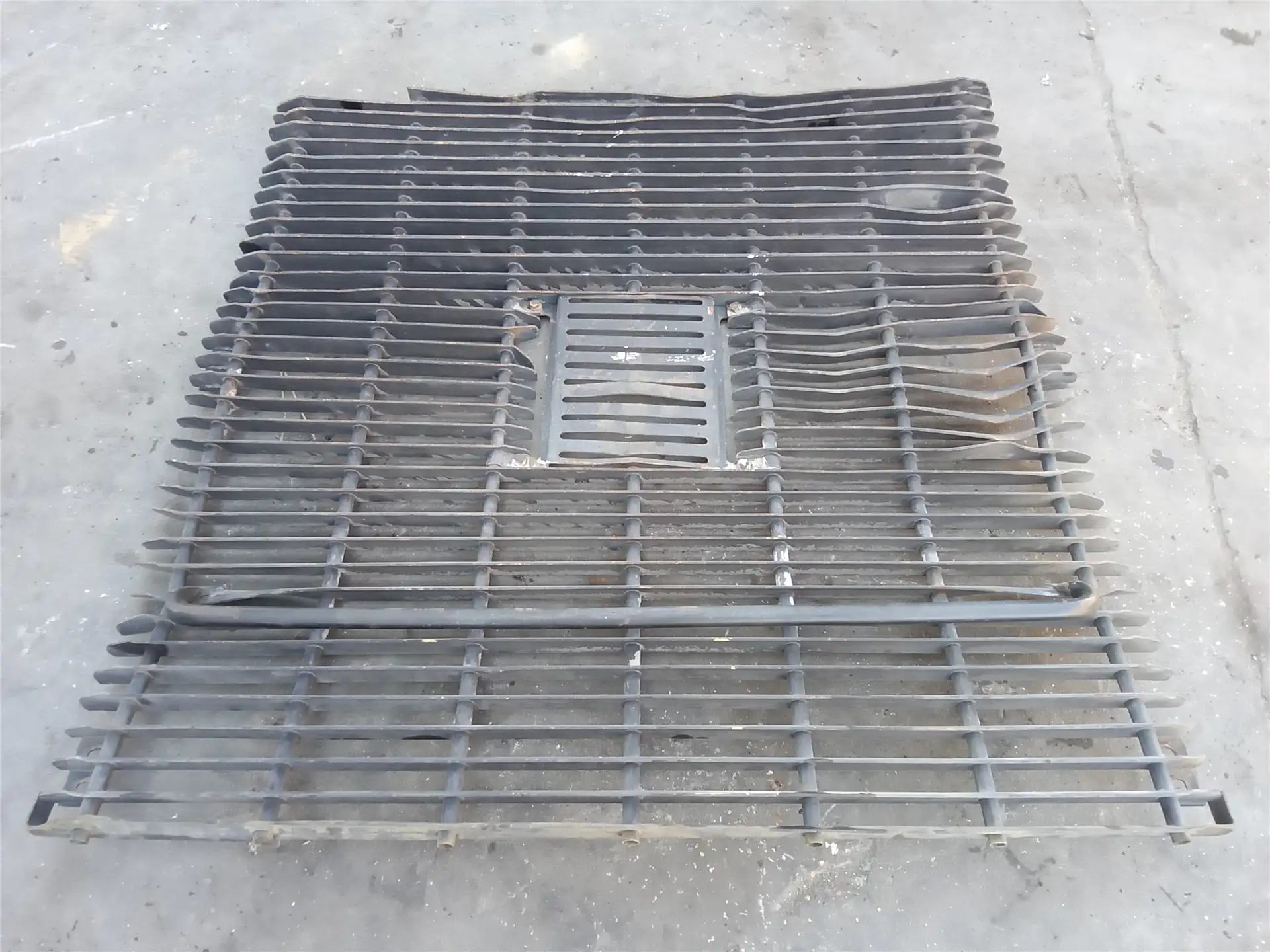 USED RAIDIATOR GRI image