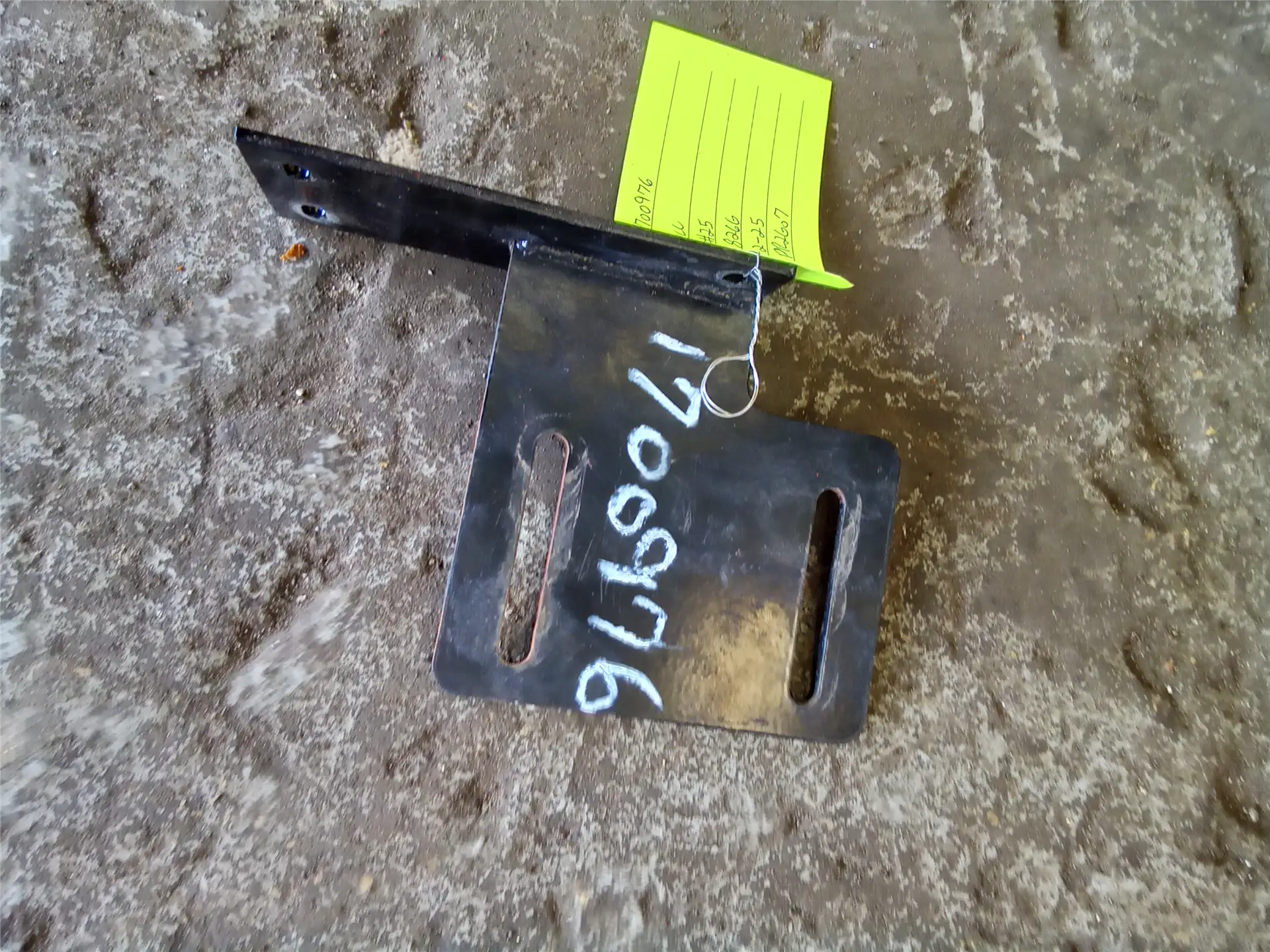 USED BRACKET image
