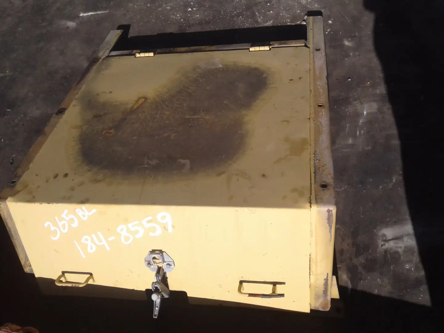 USED ENGINE HOOD image