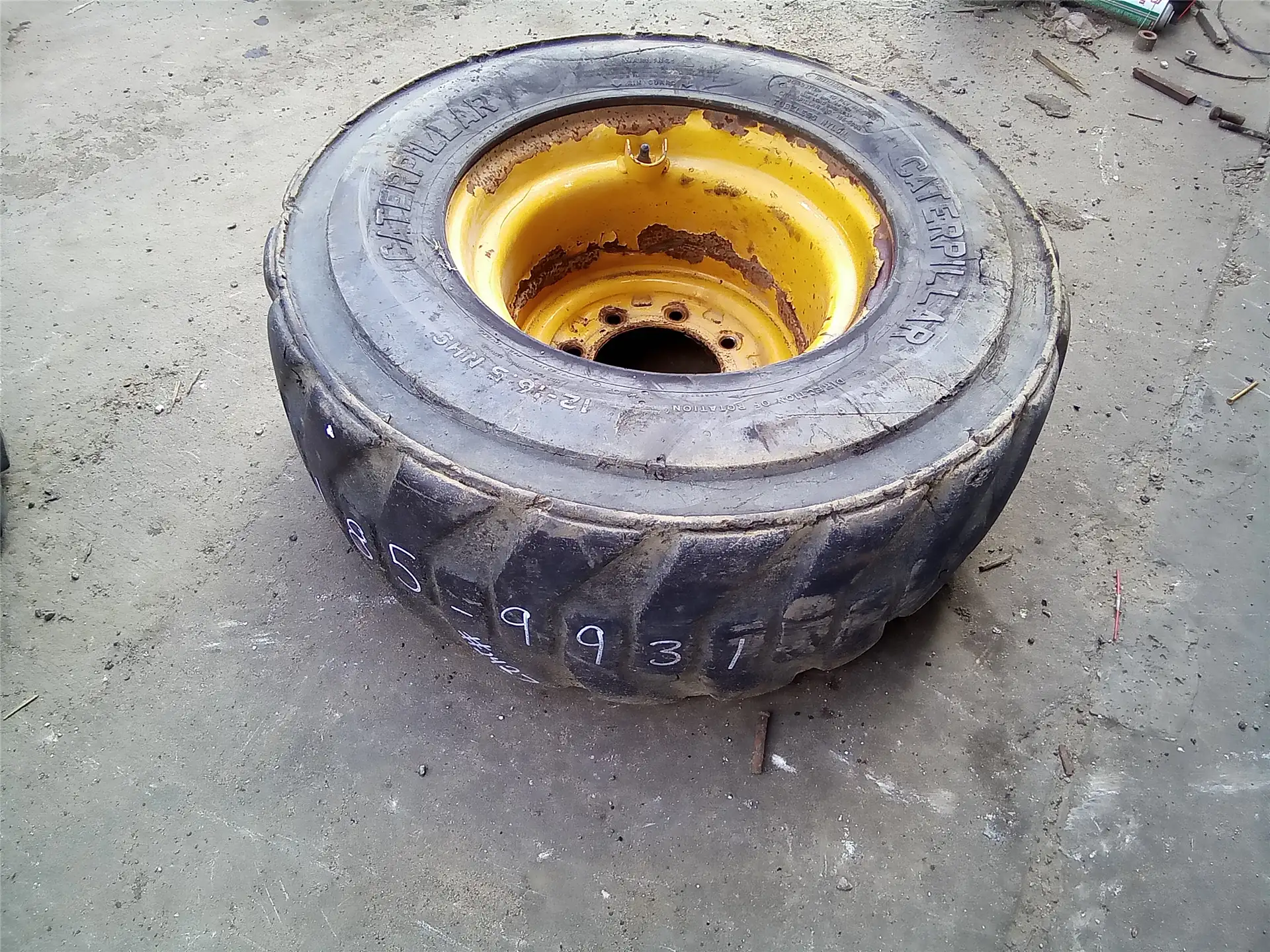 USED TIRE RIM GP image