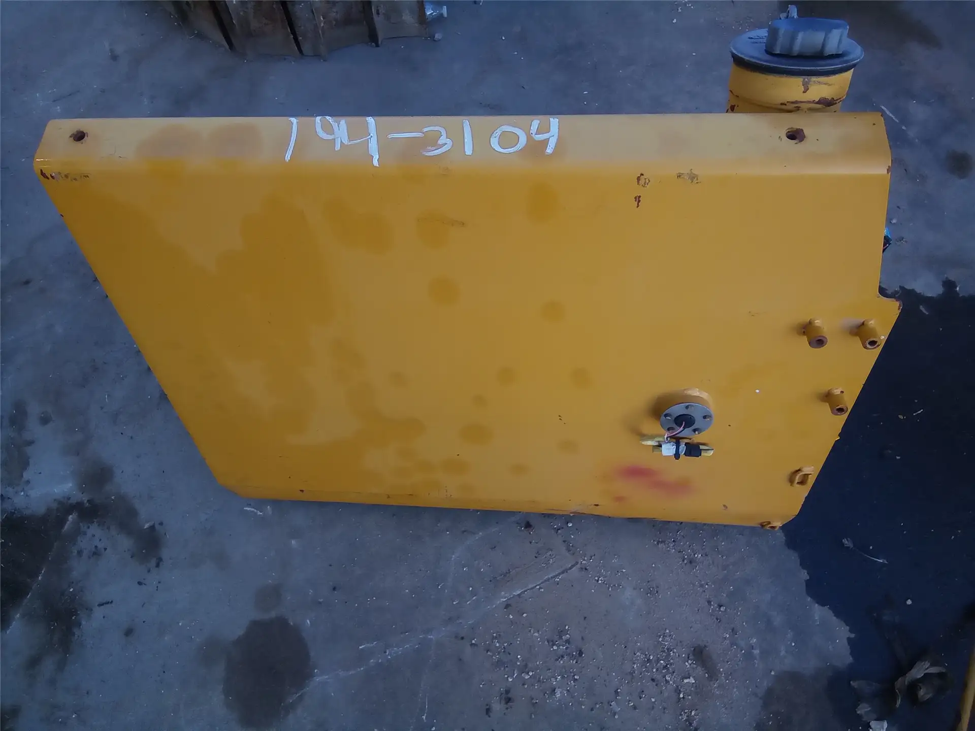 USED FUEL TANK image