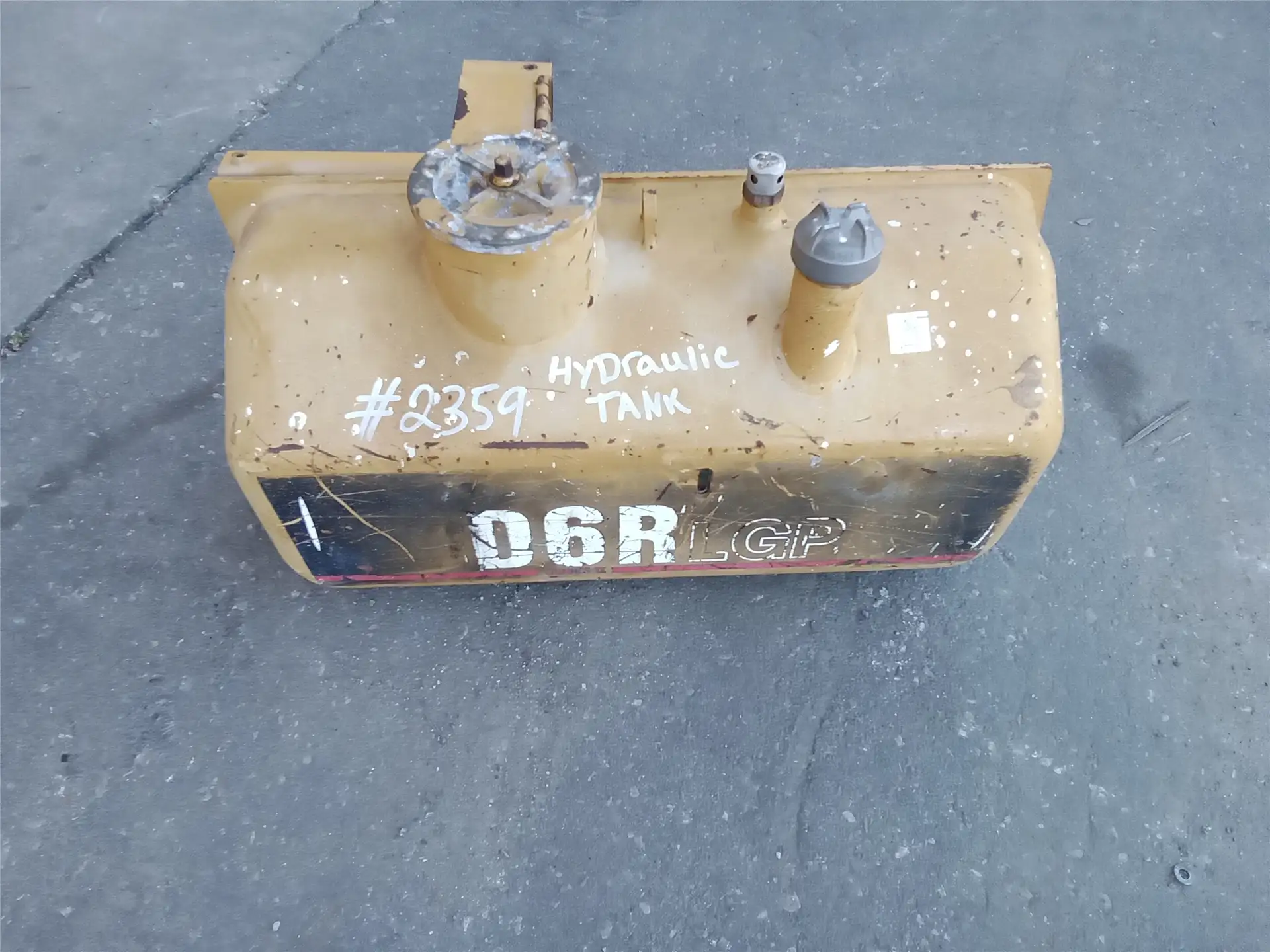 USED HYD TANK image