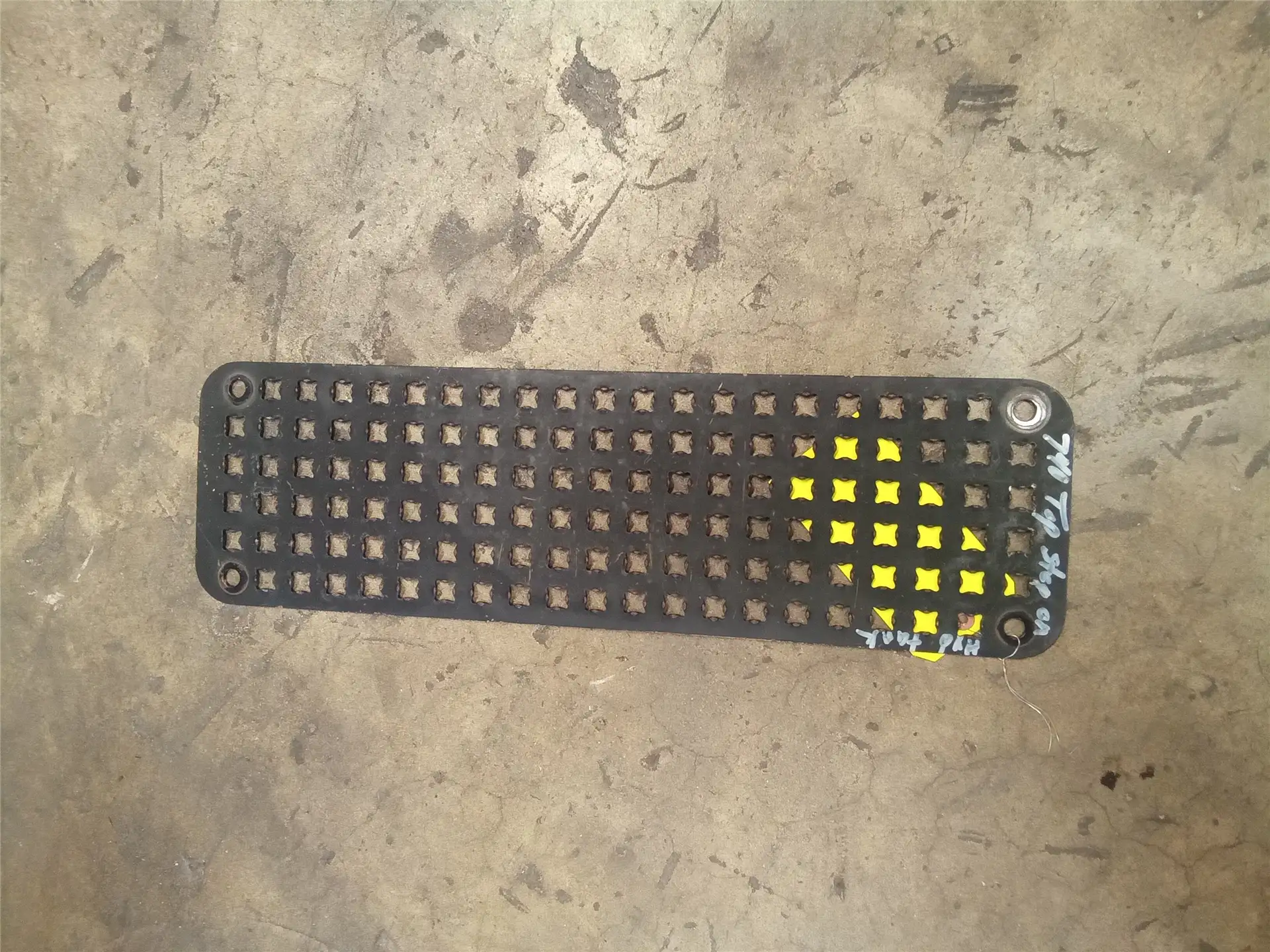 USED PLATE- TREAD image
