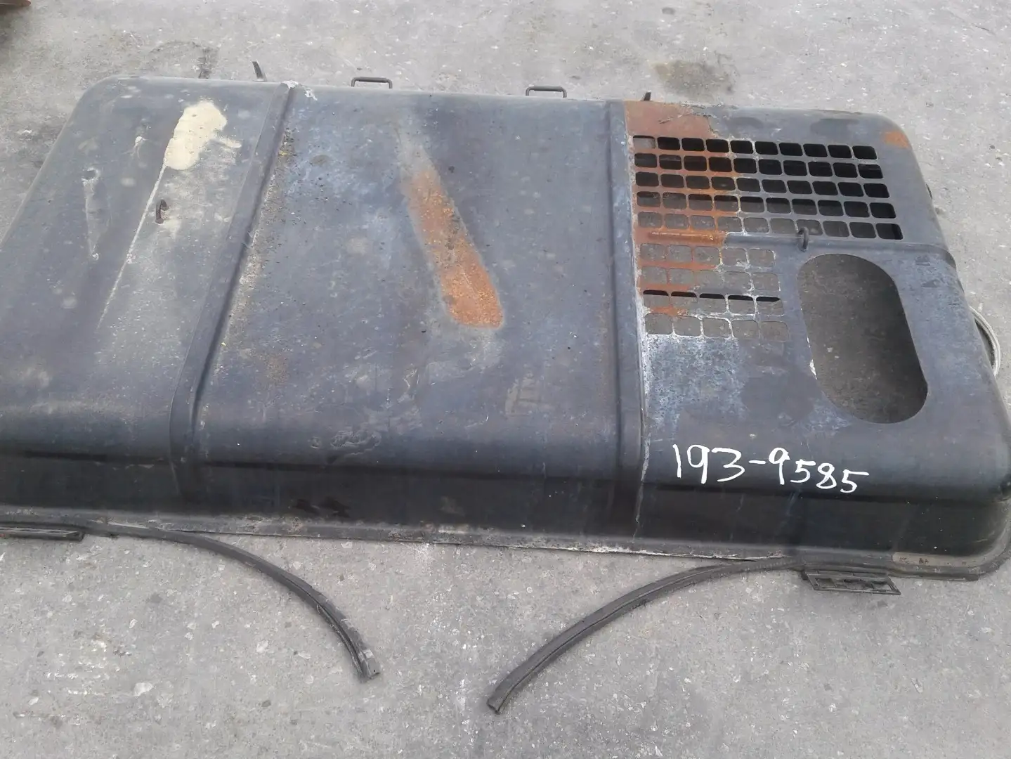 USED ENGINE HOOD image