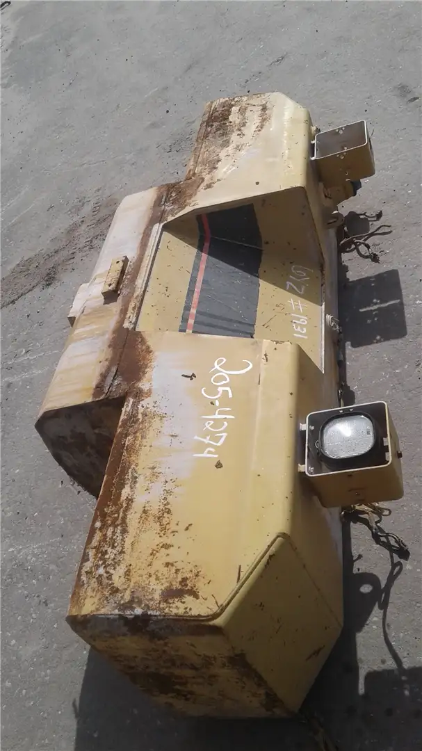 USED D8R FUEL TANK image
