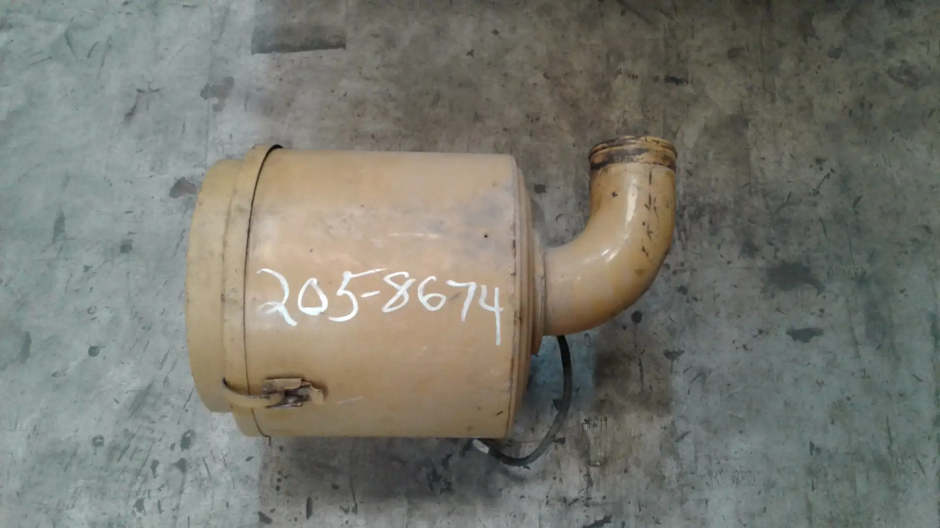 USED AIR CLEANER image