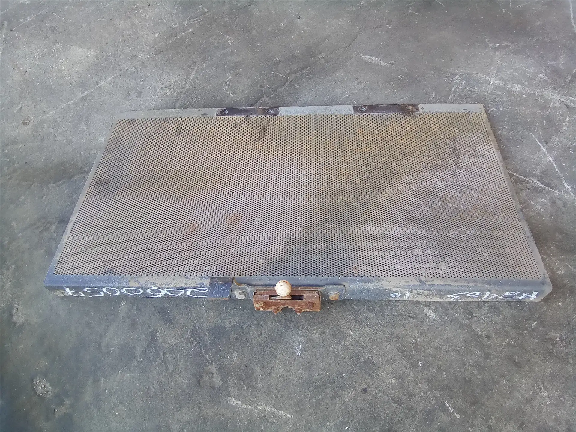 USED BAFFLE AS image