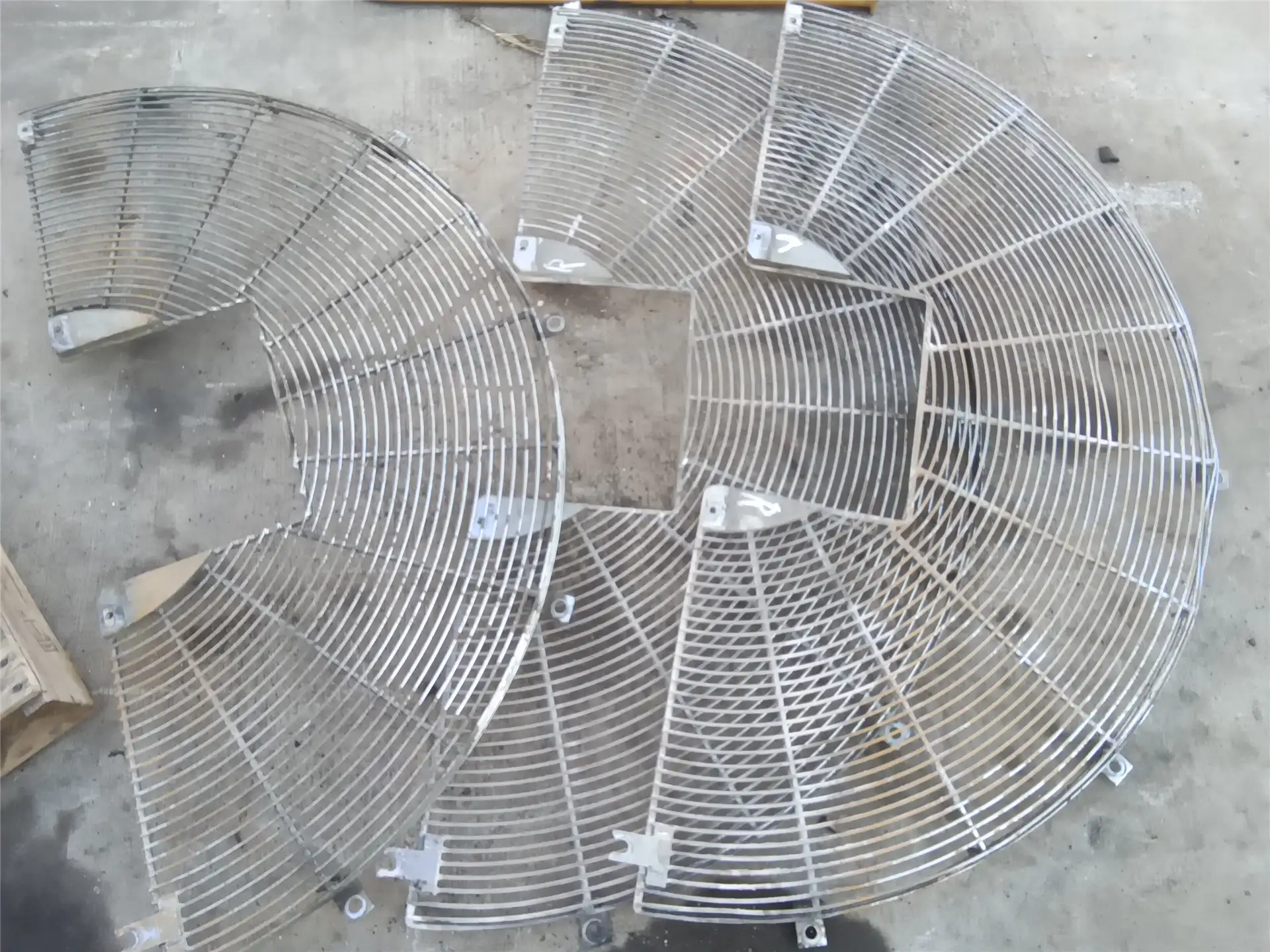 USED FAN GUARD image