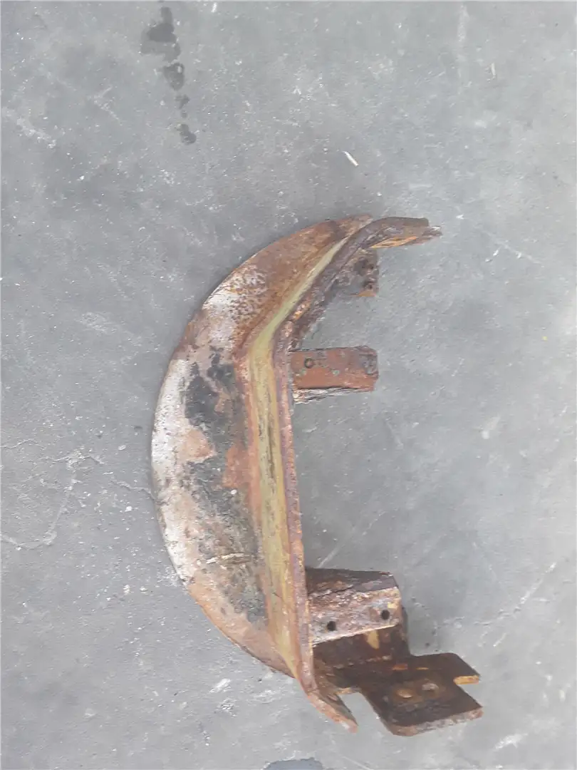 USED FRONT AXLE GU image