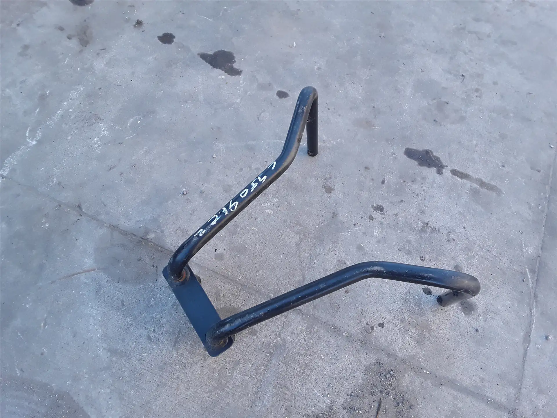 USED BRACKET AS. image