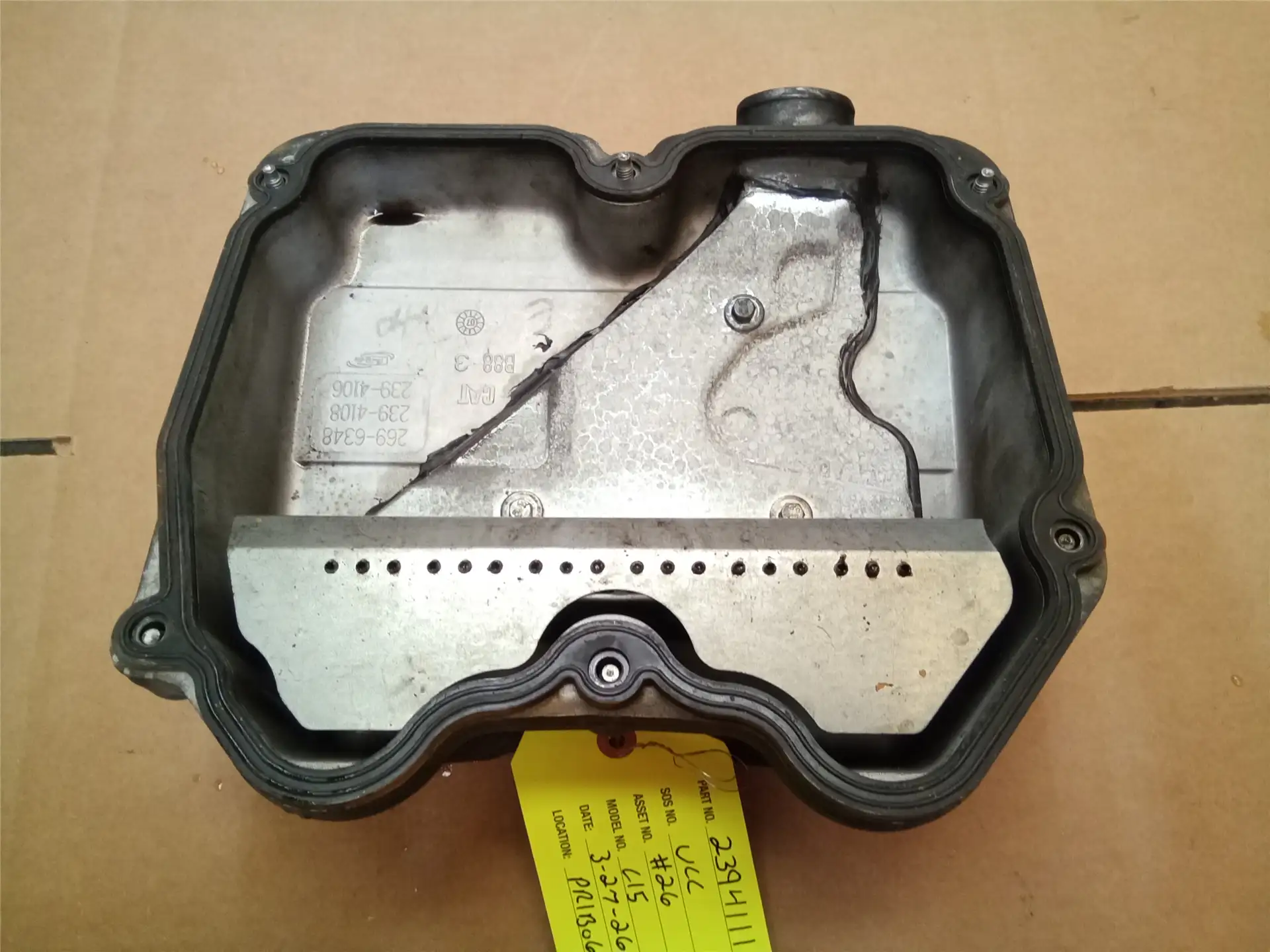 USED VALVE COVER image