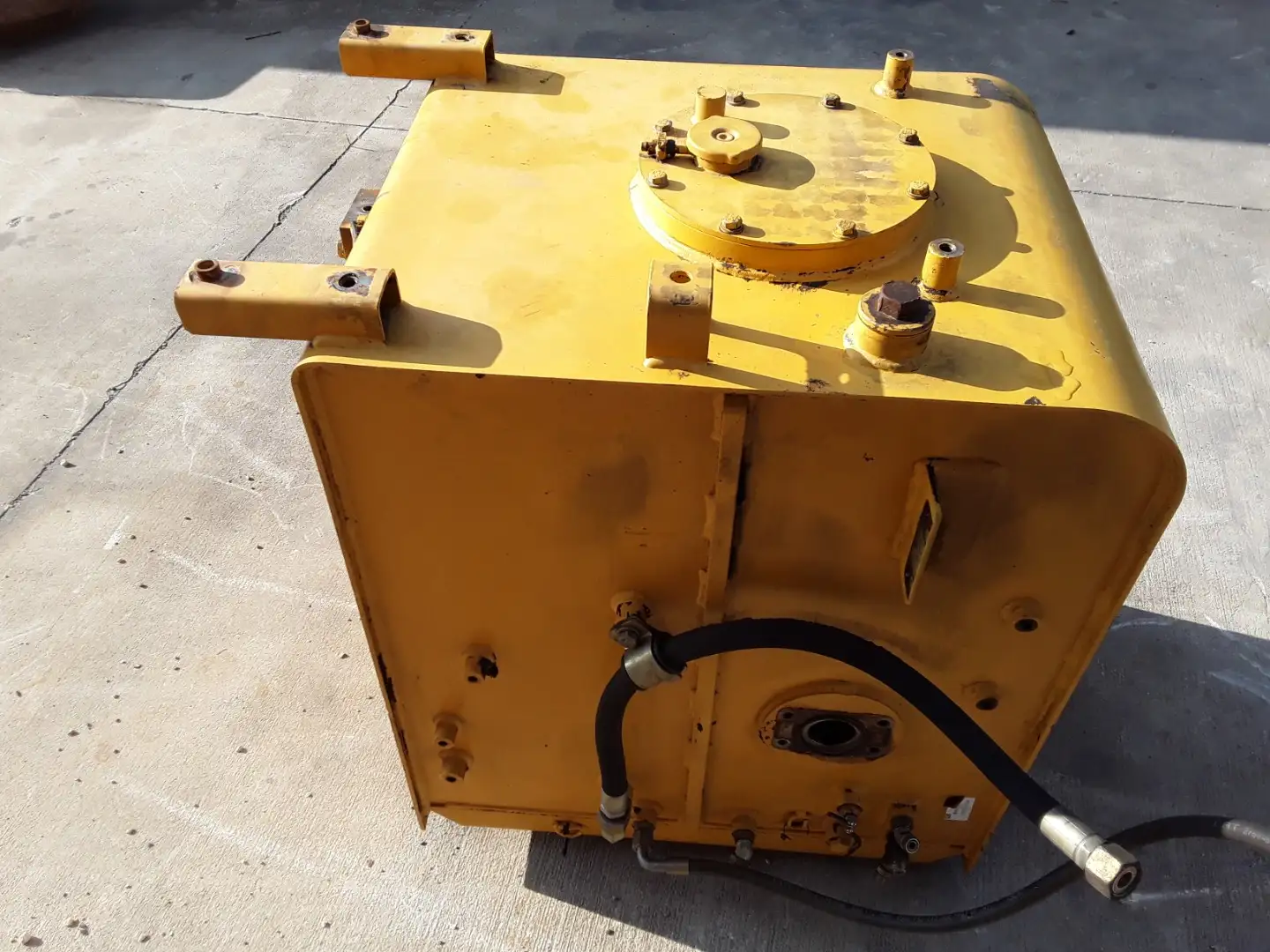 HYDRAULIC TANK image