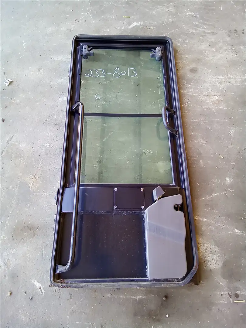 USED LH CAB DOOR image