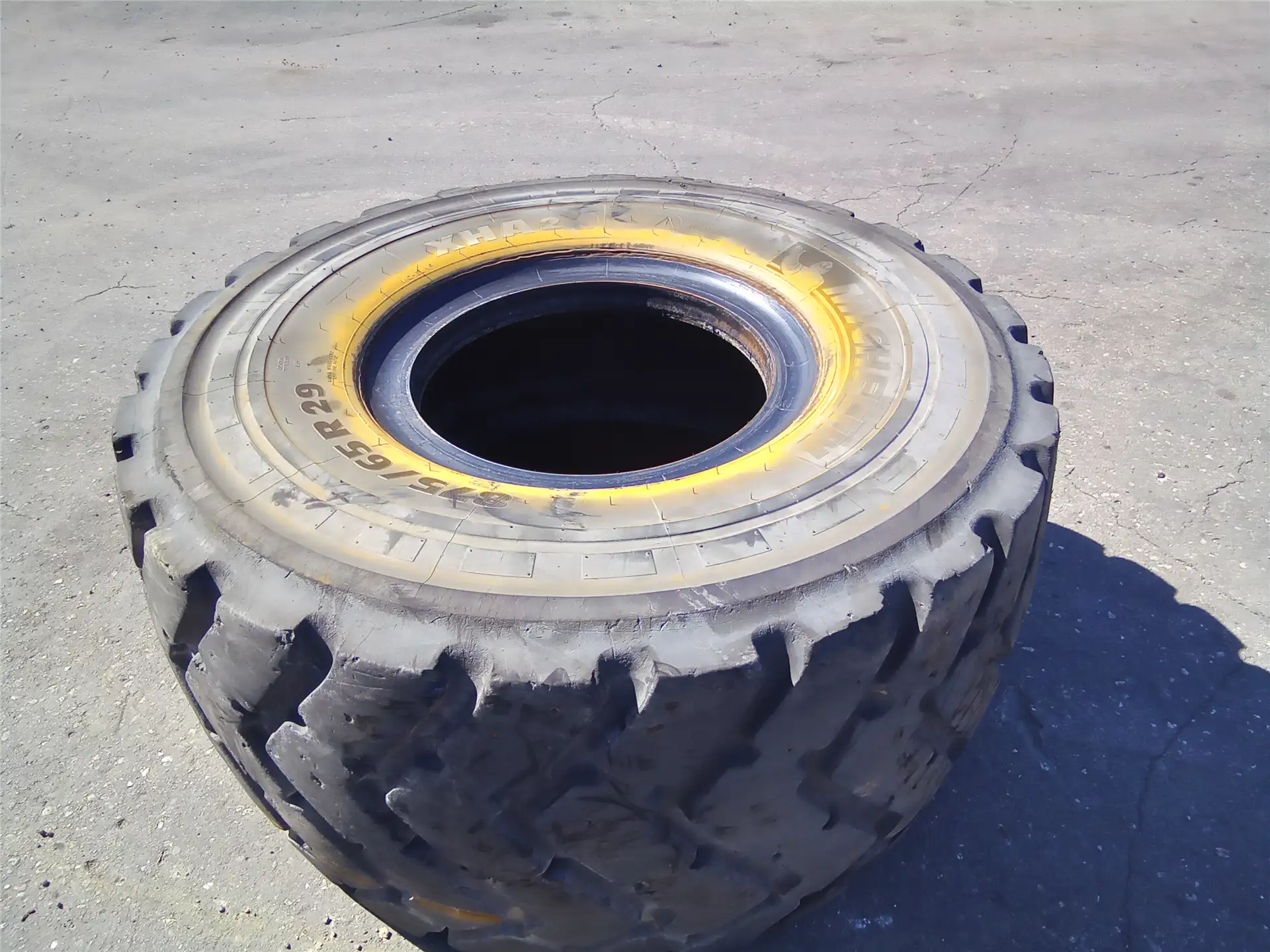 USED 875/65XR29 TI image