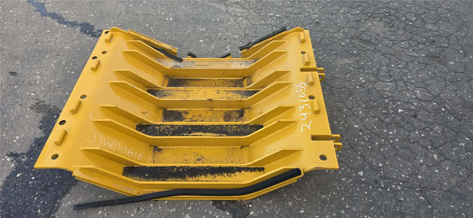 USED GUARD image