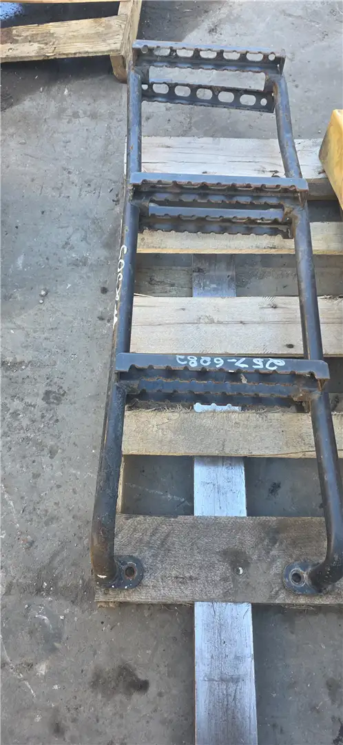 USED LADDER LH image