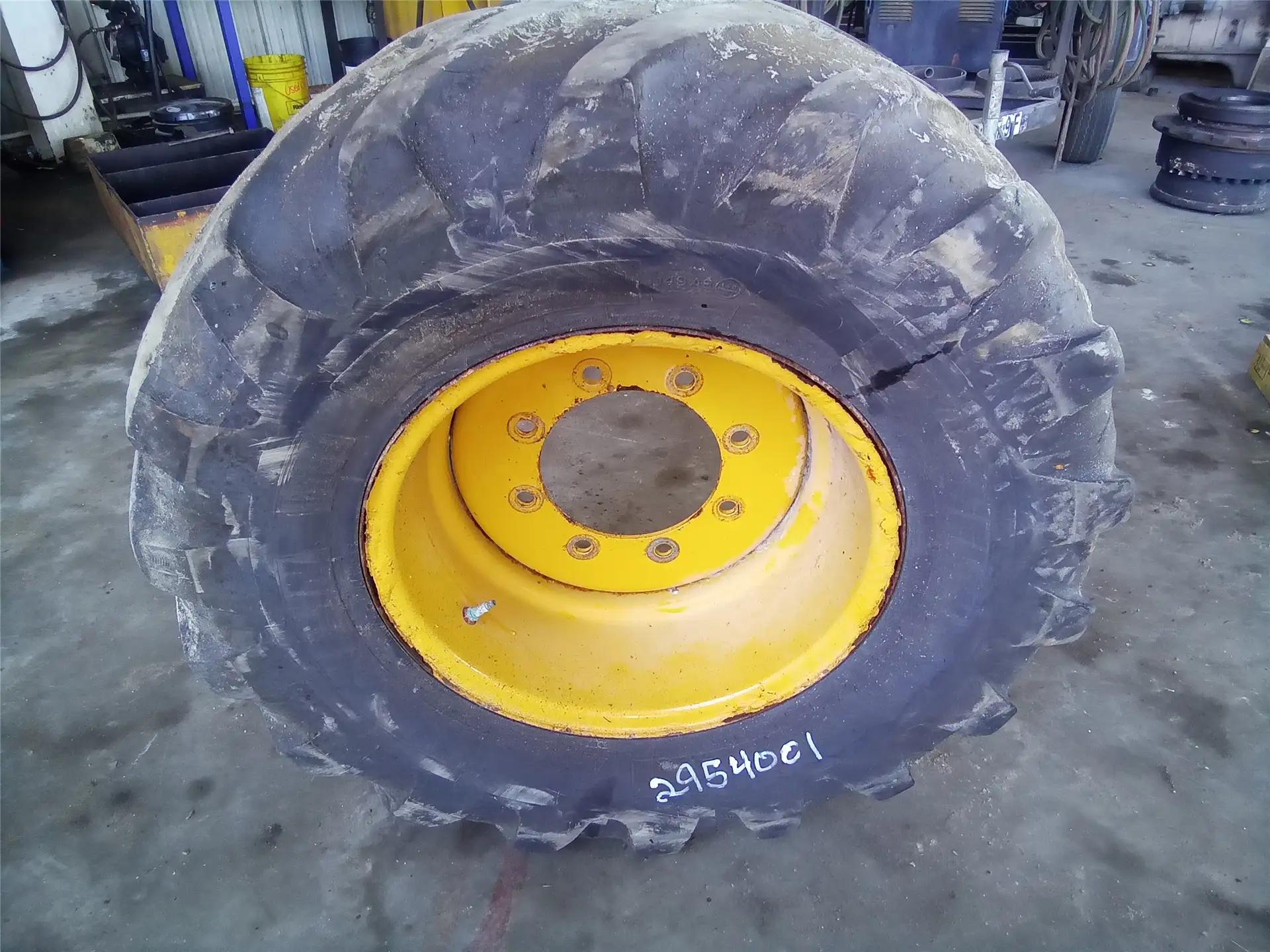 USED TIRE RIM GP image