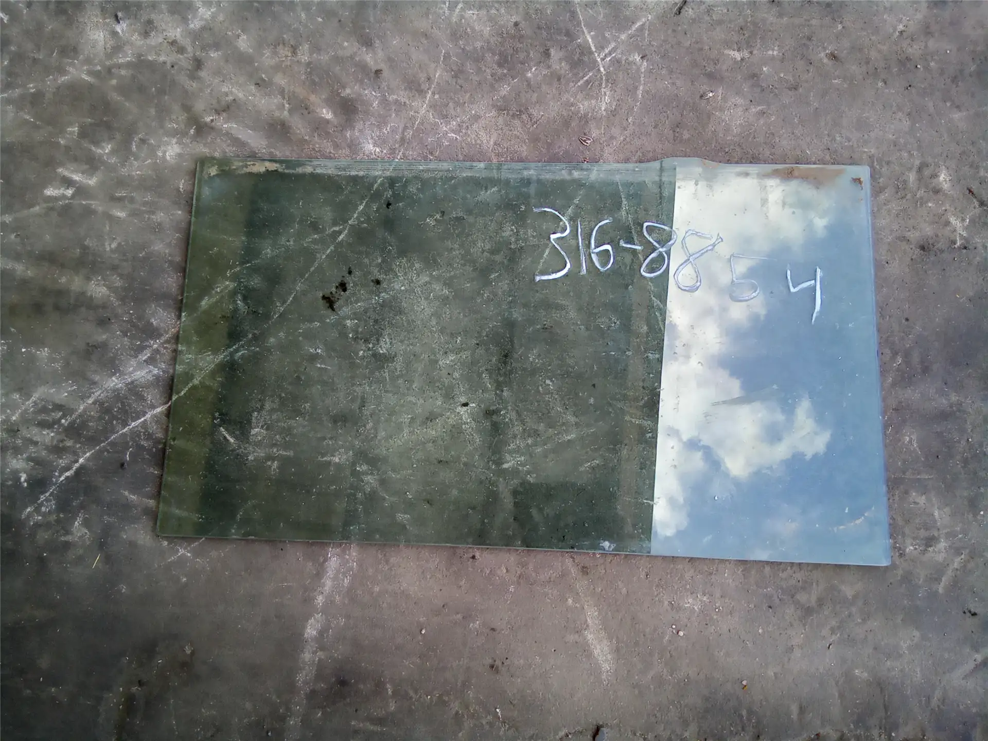 USED GLASS image