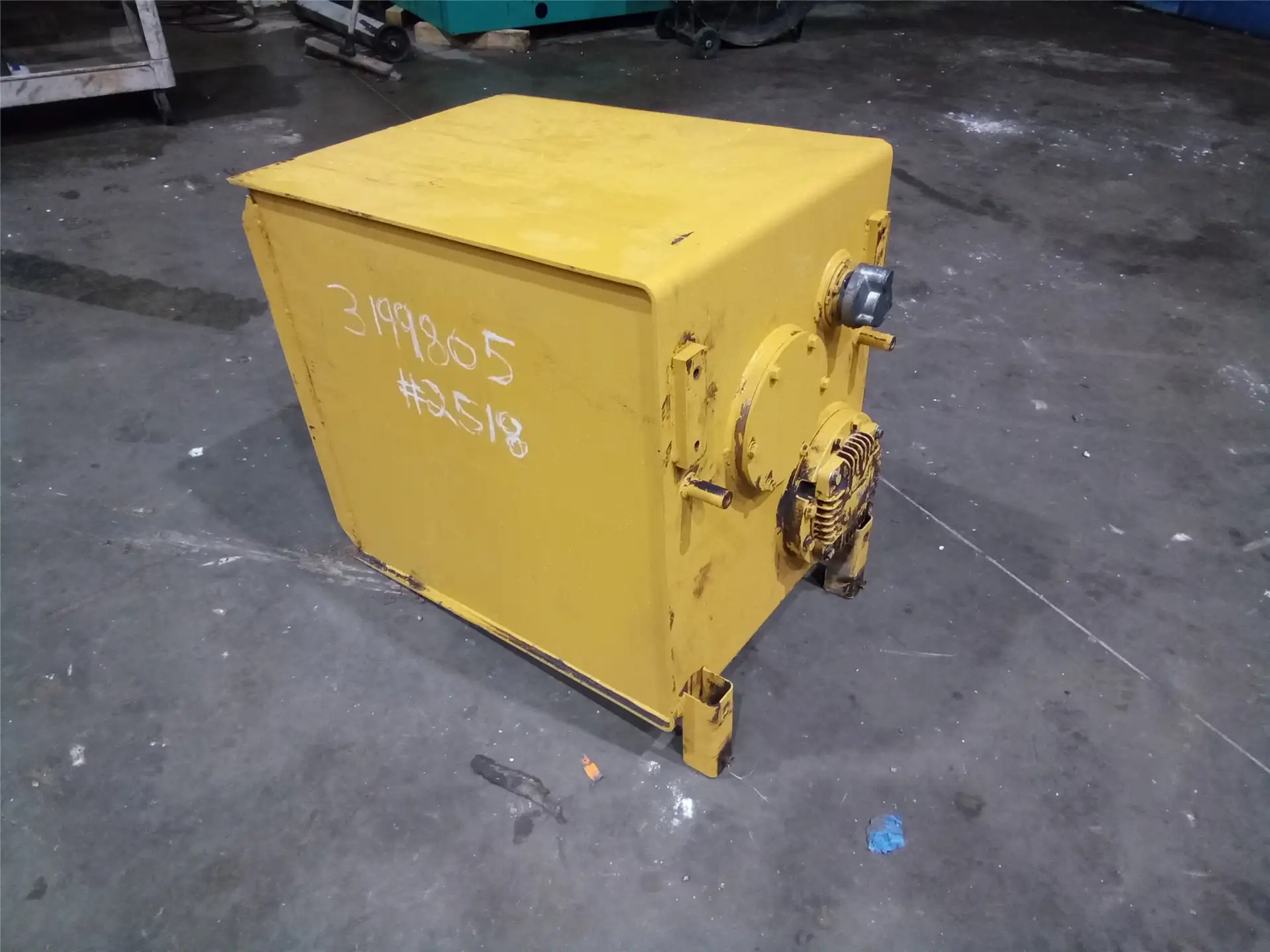 USED HYD TANK image