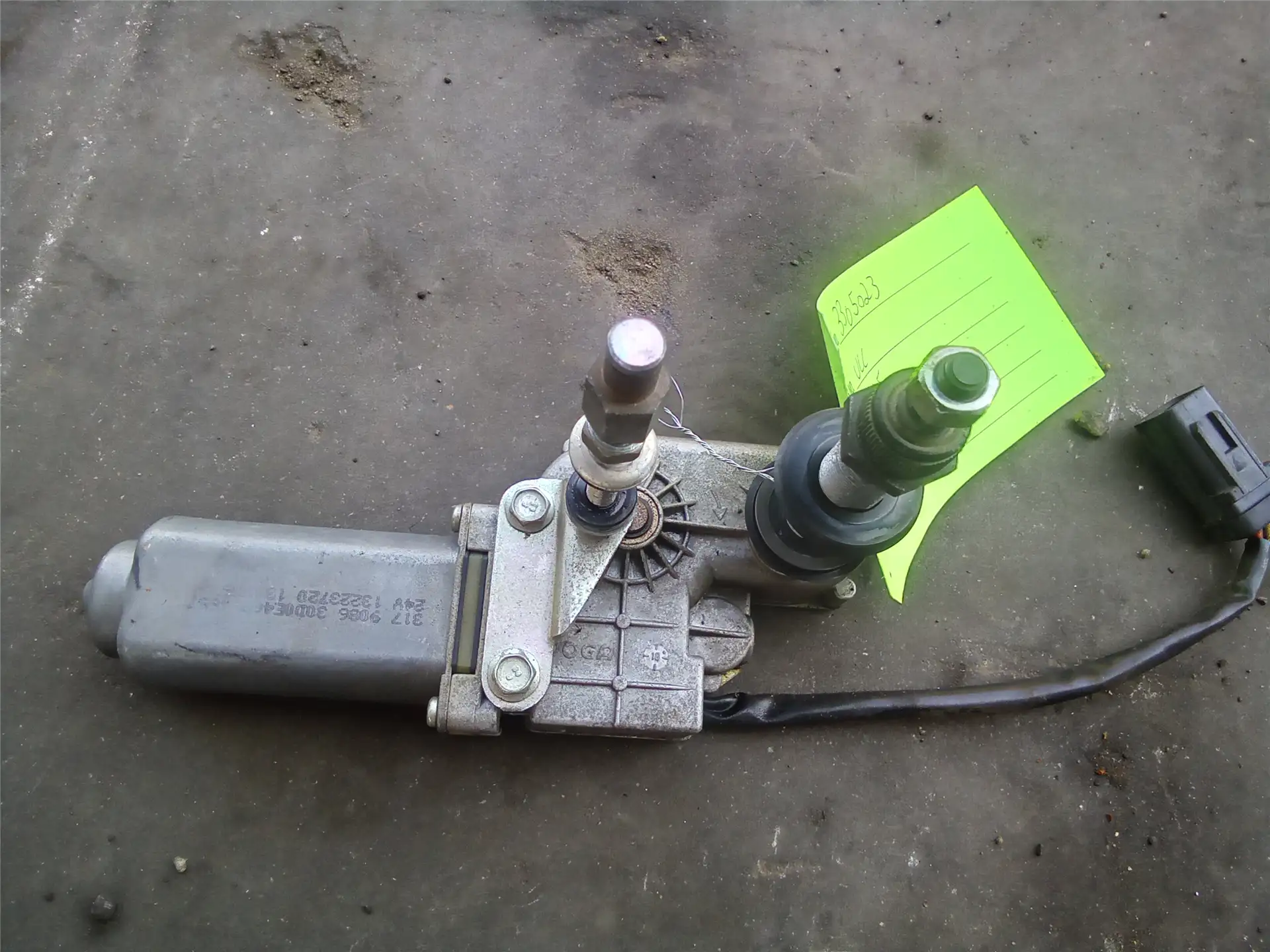 USED WIPER MOTOR image
