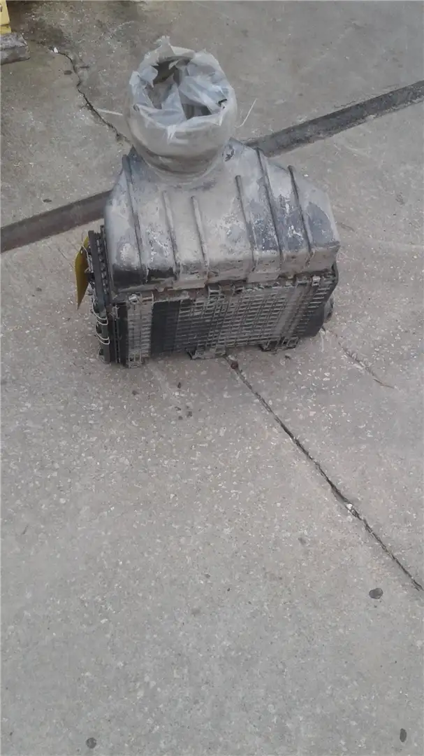 USED AIR CLEANER image