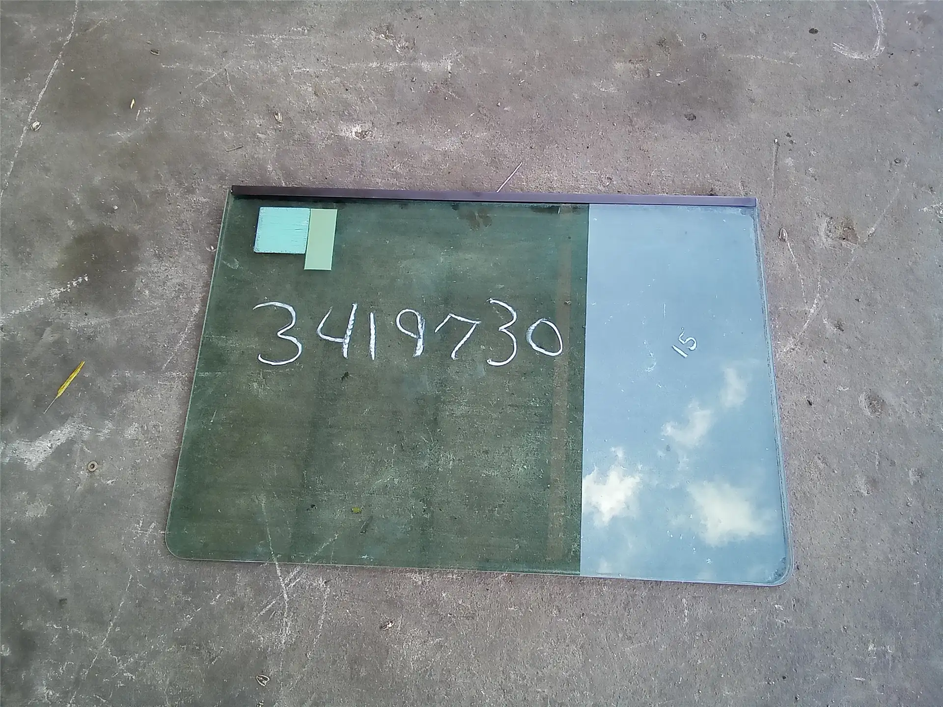 USED WINDOW GLASS image
