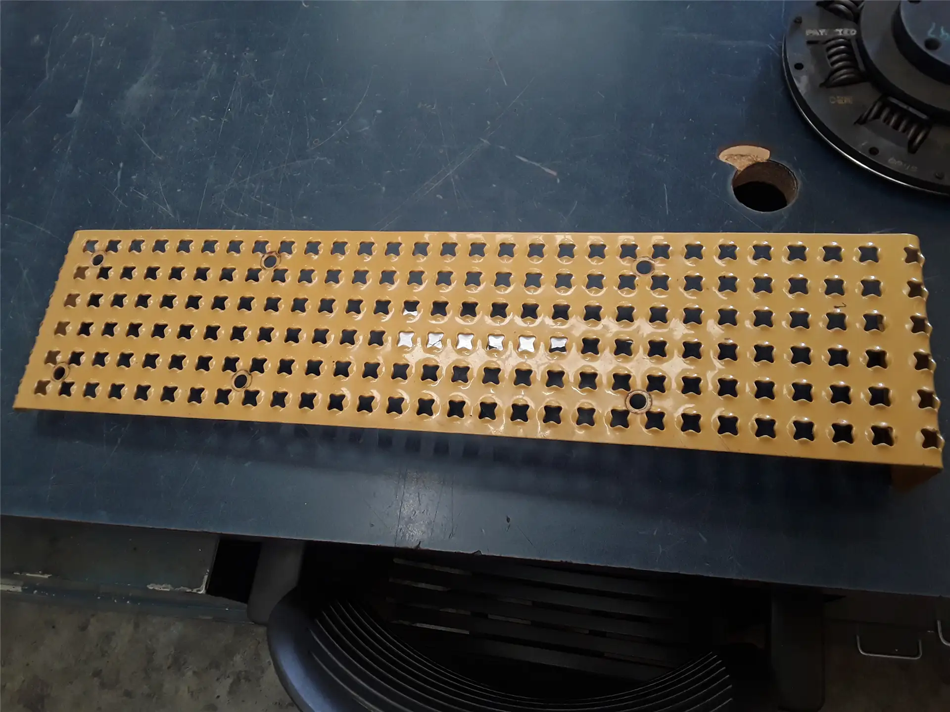USED PLATE image