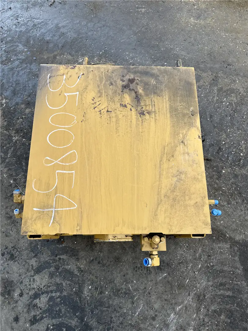 USED HYD TANK image