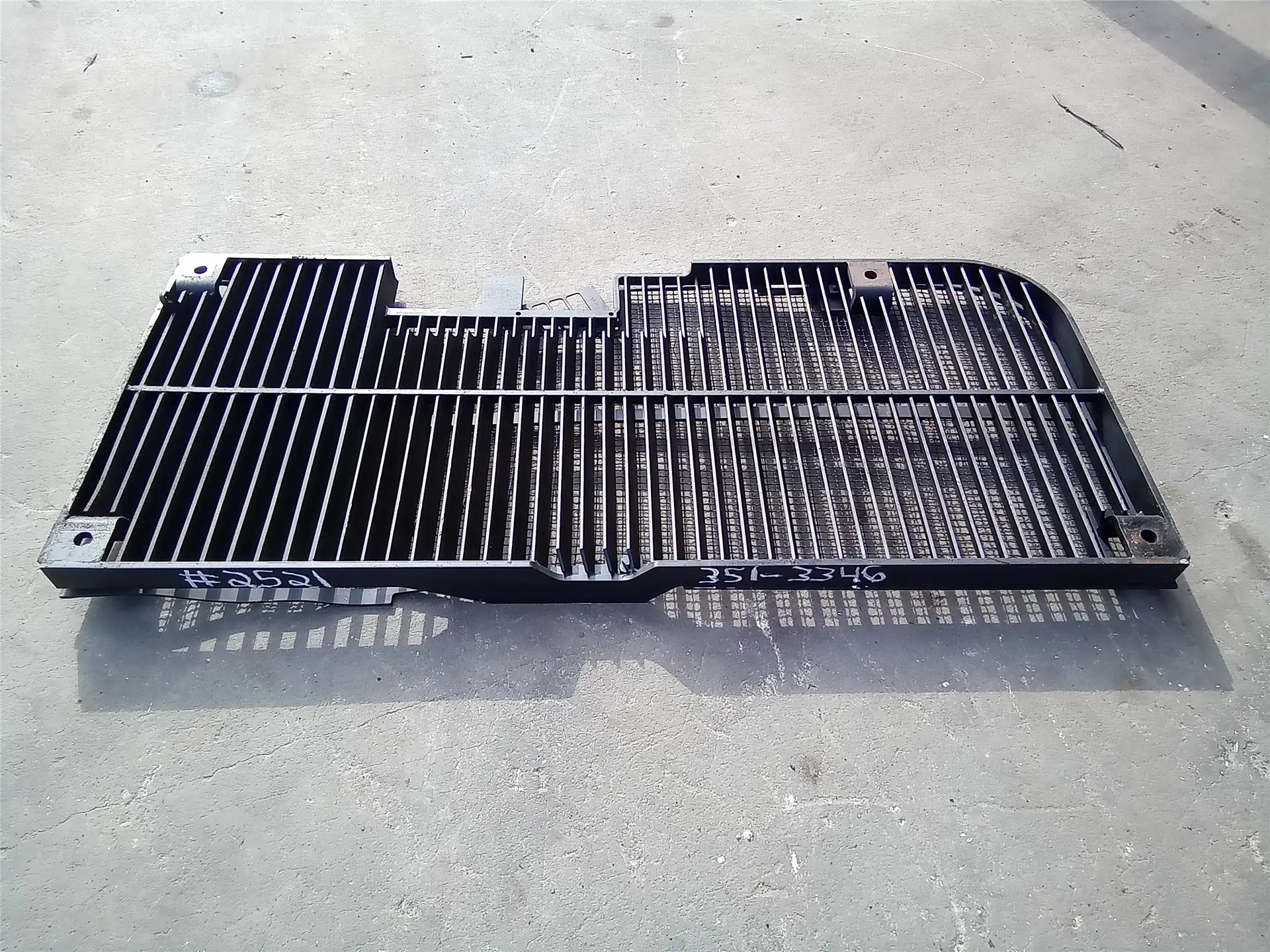 USED LH GRILL image