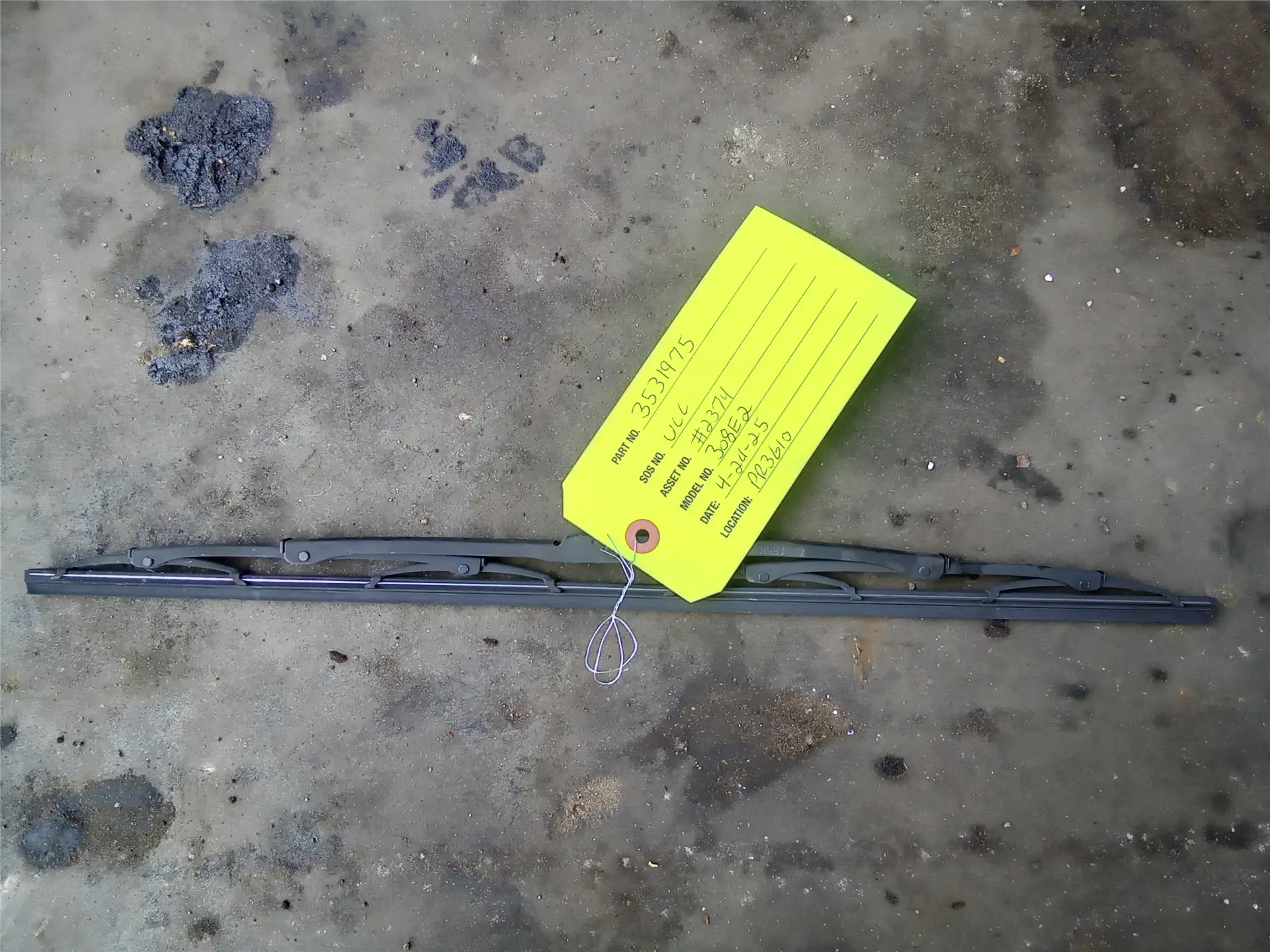 USED WIPER BLADE image