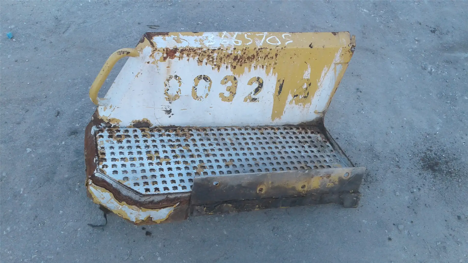 USED ENCLOSURE image