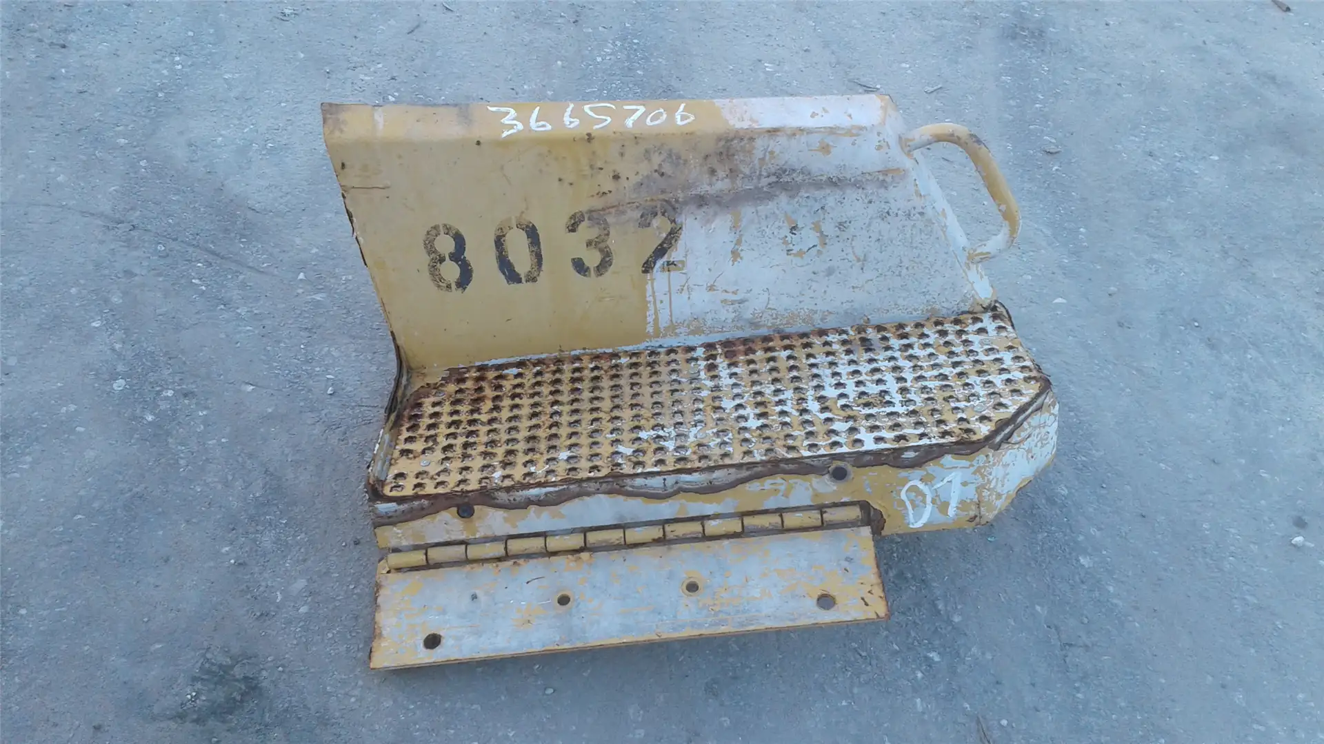USED ENCLOSURE image