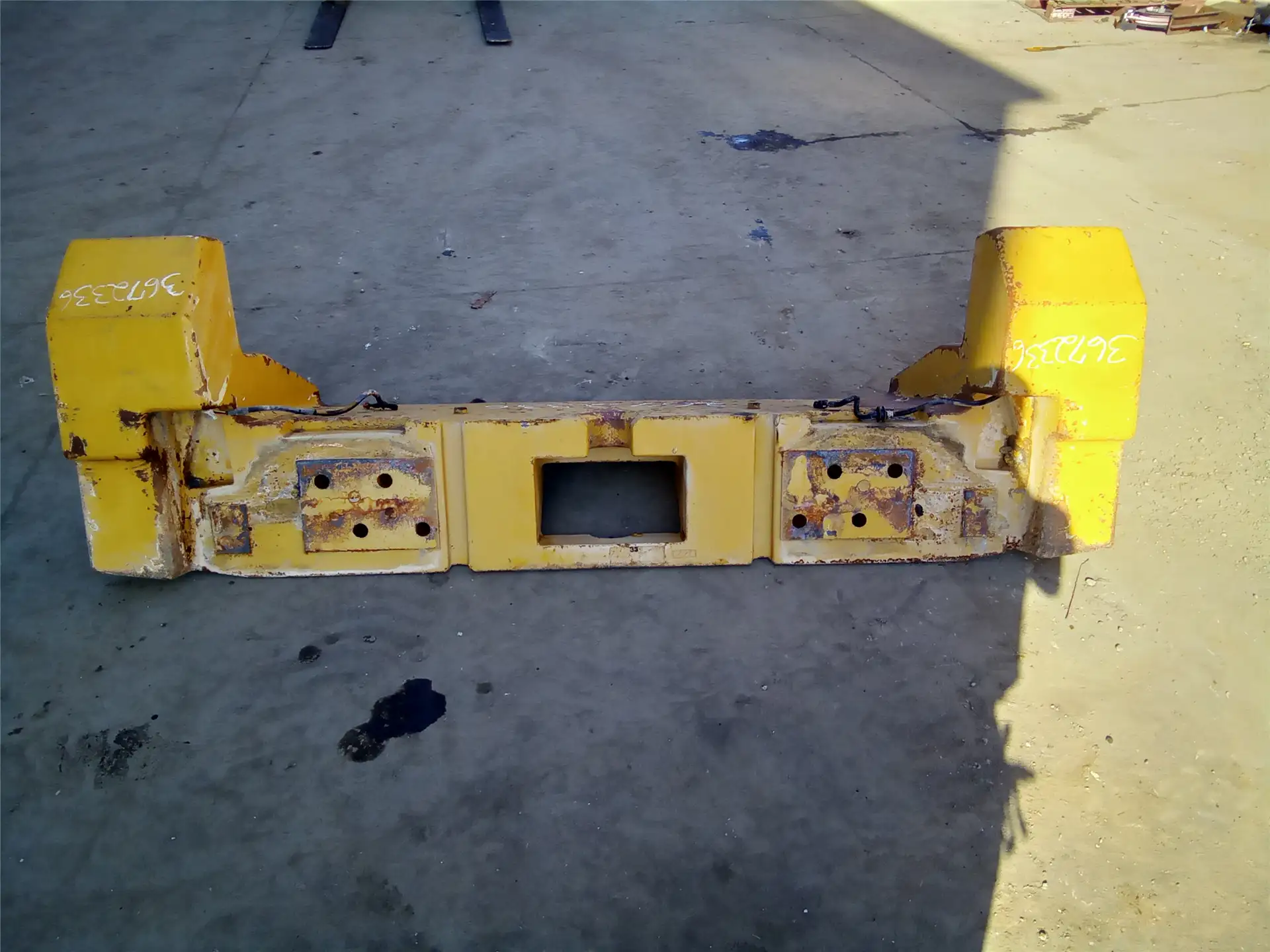 USED COUNTERWEIGHT image
