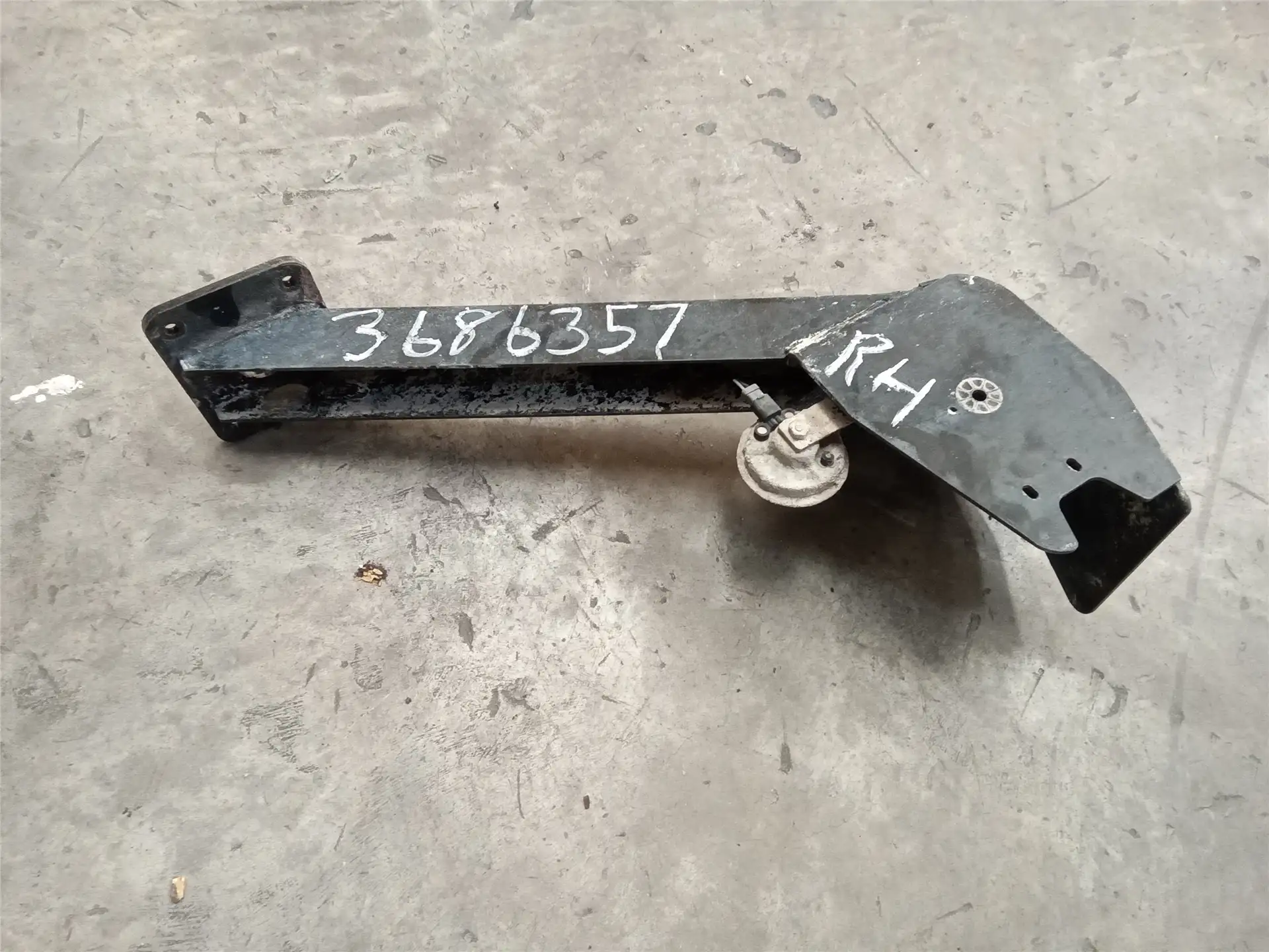 USED BRACKET AS RH image