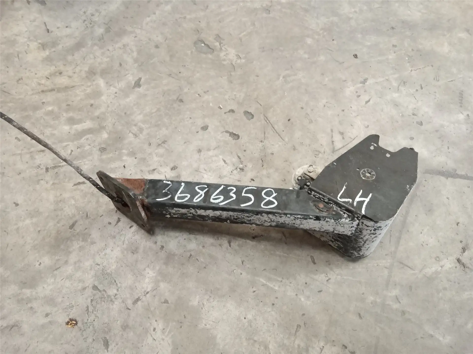 USED BRACKET AS LH image