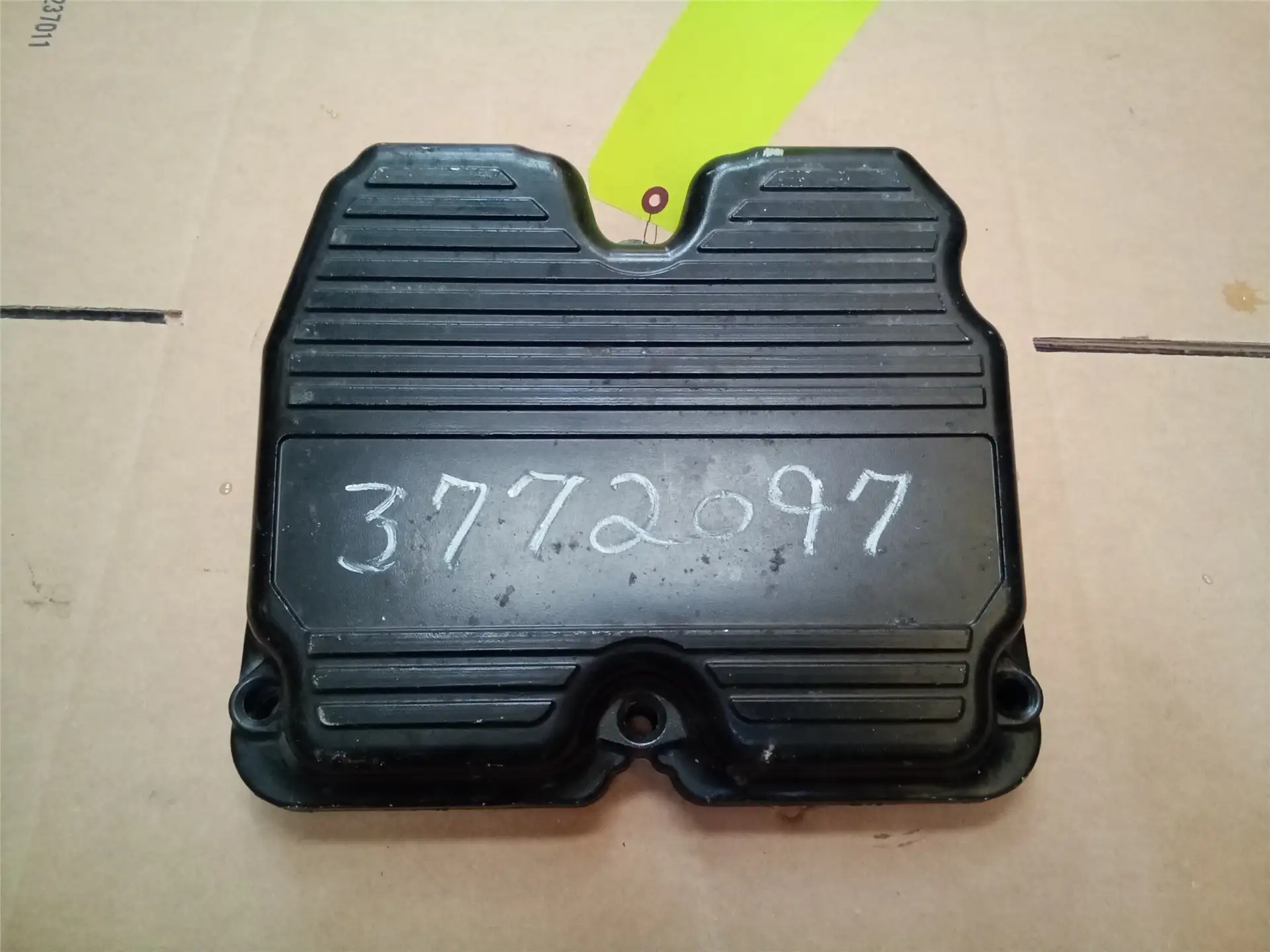USED VALVE COVER image
